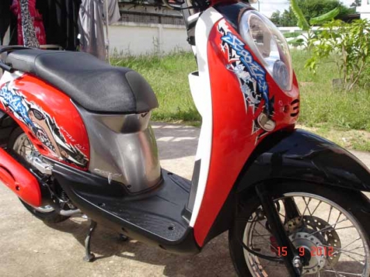 Honda scoopy i active boy ปี 2012 สีแดงดำ สภาพ 99\% สภาพพใหม่มาก เครื่องแน่น สภาพเดิม ๆ หัวฉีด ประหยัดน้ำมัน จัดส่งทั่วประเทศ โทร.0819858268, 0800130001 www.mocycshop19.com