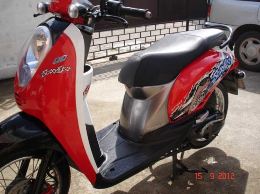 Honda scoopy i active boy ปี 2012 สีแดงดำ สภาพ 99\% สภาพพใหม่มาก เครื่องแน่น สภาพเดิม ๆ หัวฉีด ประหยัดน้ำมัน จัดส่งทั่วประเทศ โทร.0819858268, 0800130001 www.mocycshop19.com