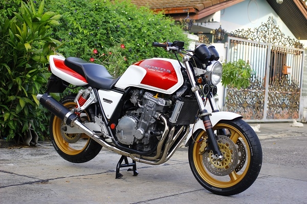 ขาย super4 cb1000 สวยๆสักคัน  ทะเบียนแท้. โอนขนส่ง