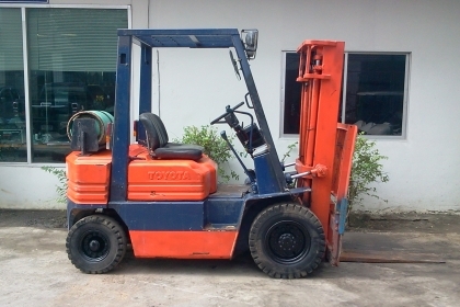 ขายรถยกโฟร์คลิฟท์ยี่ห้อTOYOTA5FG25,20