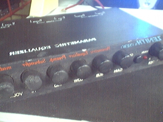 ขายอุปกรณ์เครื่องเสียงรถครอสโอเวอร์ซาวด์สครีม ปรีของซีนิท แอมป์ของtarga