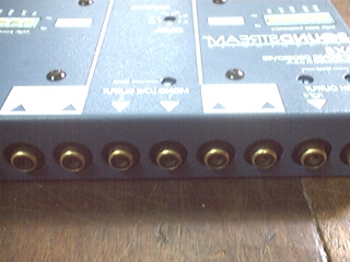 ขายอุปกรณ์เครื่องเสียงรถครอสโอเวอร์ซาวด์สครีม ปรีของซีนิท แอมป์ของtarga