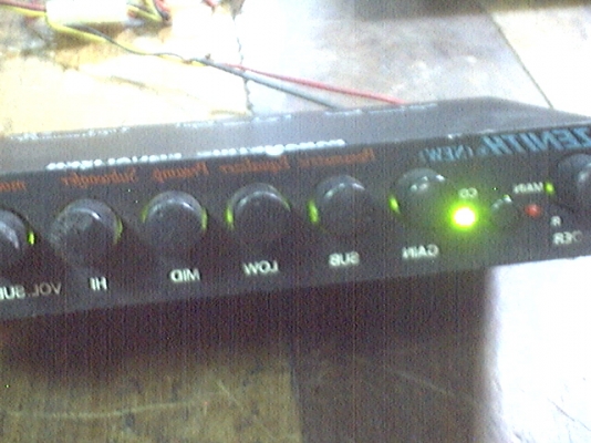 ขายอุปกรณ์เครื่องเสียงรถครอสโอเวอร์ซาวด์สครีม ปรีของซีนิท แอมป์ของtarga