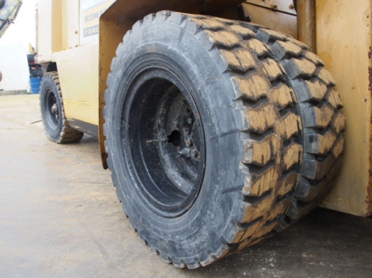 Komatsu FD45H-4 เก่าญี่ปุ่น สี่ตันครึ่ง Komatsu FD45H-4 เก่าญี่ปุ่น สี่ตันครึ่ง