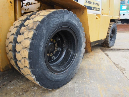 Komatsu FD45H-4 เก่าญี่ปุ่น สี่ตันครึ่ง Komatsu FD45H-4 เก่าญี่ปุ่น สี่ตันครึ่ง