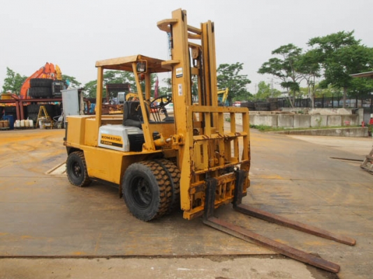 Komatsu FD45H-4 เก่าญี่ปุ่น สี่ตันครึ่ง Komatsu FD45H-4 เก่าญี่ปุ่น สี่ตันครึ่ง