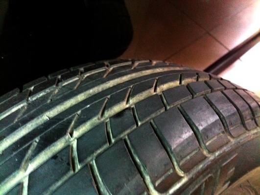 ยาง1เส้น บริดสโตน ขอบ14 นิ้ว ขนาด 175-65-14 ปี 10 สภาพดอกลึกใหม่ ยาง1เส้น บริดสโตน ขอบ14 นิ้ว ขนาด 175-65-14 ปี 10 สภาพดอกลึกใหม่