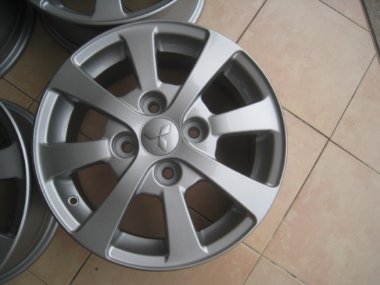 ขายล้อแม็ก Mitsubishi Lanser มือสอง 15"x6" et46 4รู114.3 ล้อทำสีมาใหม่ครับ สนใจติดต่อเล็กคลองสามครับ (081-3747940)