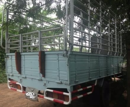 ISUZU ROCKY FRR 175 HP 6BG1 กระบะคอกเหล็กความยาว 6 เมตรสภาพสวย เครื่องแห้งแรงดีไม่มีเยิ้ม หัวเก๋งสีสันบางเดิมๆภายในเก๋งคอนโซลสวยครบพร้อม พวงมาลัยเพาเวอร์ ระบบเบรคทริ๊ปฟี้ครบครัน ช่วงล่างคัชซีสวยมากๆครับ ยาง 8.25 ขอบ 16 สภาพดี 70\% พร้อมบรรทุกพร้อมใช้งาน เอ ISUZU ROCKY FRR 175 HP 6BG1 กระบะคอกเหล็กความยาว 6 เมตรสภาพสวย เครื่องแห้งแรงดีไม่มีเยิ้ม หัวเก๋งสีสันบางเดิมๆภายในเก๋งคอนโซลสวยครบพร้อม พวงมาลัยเพาเวอร์ ระบบเบรคทริ๊ปฟี้ครบครัน ช่วงล่างคัชซีสวยมากๆครับ ยาง 8.25 ขอบ 16 สภาพดี 70\% พร้อมบรรทุกพร้อมใช้งาน เอ