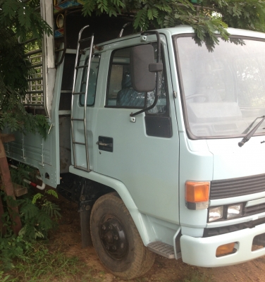 ISUZU ROCKY FRR 175 HP 6BG1 กระบะคอกเหล็กความยาว 6 เมตรสภาพสวย เครื่องแห้งแรงดีไม่มีเยิ้ม หัวเก๋งสีสันบางเดิมๆภายในเก๋งคอนโซลสวยครบพร้อม พวงมาลัยเพาเวอร์ ระบบเบรคทริ๊ปฟี้ครบครัน ช่วงล่างคัชซีสวยมากๆครับ ยาง 8.25 ขอบ 16 สภาพดี 70\% พร้อมบรรทุกพร้อมใช้งาน เอ ISUZU ROCKY FRR 175 HP 6BG1 กระบะคอกเหล็กความยาว 6 เมตรสภาพสวย เครื่องแห้งแรงดีไม่มีเยิ้ม หัวเก๋งสีสันบางเดิมๆภายในเก๋งคอนโซลสวยครบพร้อม พวงมาลัยเพาเวอร์ ระบบเบรคทริ๊ปฟี้ครบครัน ช่วงล่างคัชซีสวยมากๆครับ ยาง 8.25 ขอบ 16 สภาพดี 70\% พร้อมบรรทุกพร้อมใช้งาน เอ