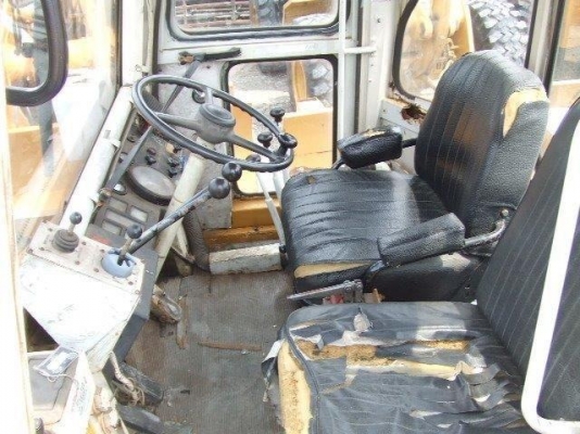 530-01A-11603รถตักล้อยางตอนนี้รถจอดที่(CSนวนคร)แล้วครับ