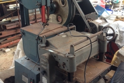 ครับประกอบไปด้วย  เครื่องใส 14 นิ้ว  2  ตัว เครื่องฉลุ 1  ตัว  เครื่องไสทิป  1  ตัว  ตู้เชื่อมอากอน  1  ตัว  เครื่องดูดขี้เลื่อยตัวใหญ่  2  ตัวครับ  ไงสอบถามได้ครับ