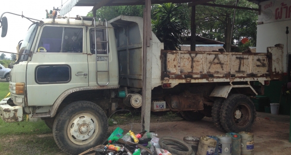 HINO KR 320 - 185 HP HO7C หกล้อดั๊มพ์ ช่วงล่างใหญ่ชุดเฟืองท้ายของมิตซูบิชิ FUSO ยาง 9.00 ขอบ 20 สภาพดี เครื่องแน่นดีแรงดีไม่มีเยิ้ม หัวเก๋ง SUMO 226 สภาพดีภายในเก๋งคอนโซลสวยครบ พวงมาลัยเพาเวอร์ กระบะดั๊มพ์เหล็ก 6 ตันความยาว 4 เมตรสวยดีไม่มีผุกร่อน ช่วงล่า HINO KR 320 - 185 HP HO7C หกล้อดั๊มพ์ ช่วงล่างใหญ่ชุดเฟืองท้ายของมิตซูบิชิ FUSO ยาง 9.00 ขอบ 20 สภาพดี เครื่องแน่นดีแรงดีไม่มีเยิ้ม หัวเก๋ง SUMO 226 สภาพดีภายในเก๋งคอนโซลสวยครบ พวงมาลัยเพาเวอร์ กระบะดั๊มพ์เหล็ก 6 ตันความยาว 4 เมตรสวยดีไม่มีผุกร่อน ช่วงล่า