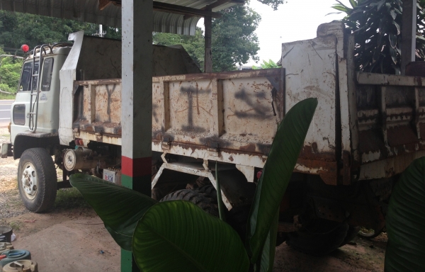 HINO KR 320 - 185 HP HO7C หกล้อดั๊มพ์ ช่วงล่างใหญ่ชุดเฟืองท้ายของมิตซูบิชิ FUSO ยาง 9.00 ขอบ 20 สภาพดี เครื่องแน่นดีแรงดีไม่มีเยิ้ม หัวเก๋ง SUMO 226 สภาพดีภายในเก๋งคอนโซลสวยครบ พวงมาลัยเพาเวอร์ กระบะดั๊มพ์เหล็ก 6 ตันความยาว 4 เมตรสวยดีไม่มีผุกร่อน ช่วงล่า HINO KR 320 - 185 HP HO7C หกล้อดั๊มพ์ ช่วงล่างใหญ่ชุดเฟืองท้ายของมิตซูบิชิ FUSO ยาง 9.00 ขอบ 20 สภาพดี เครื่องแน่นดีแรงดีไม่มีเยิ้ม หัวเก๋ง SUMO 226 สภาพดีภายในเก๋งคอนโซลสวยครบ พวงมาลัยเพาเวอร์ กระบะดั๊มพ์เหล็ก 6 ตันความยาว 4 เมตรสวยดีไม่มีผุกร่อน ช่วงล่า