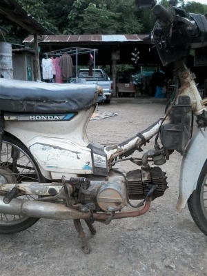 ขายดรีมคุรุสภาขาว เล่มทะเบียนชุดโอนไม่ได้ตามเครื่องดีอะไหร่ต้องไปเก็บเอง ขาย 6900 บาท