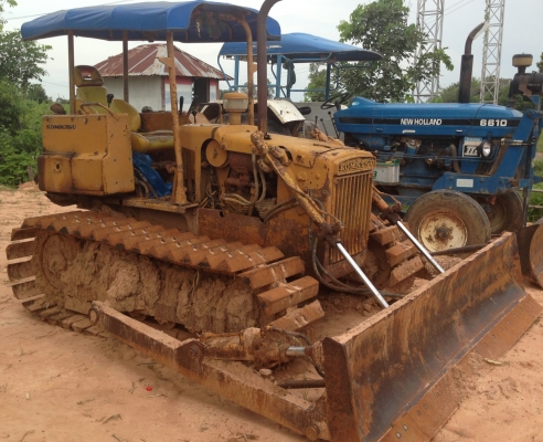KOMATSU D20-3 รถสภาพดีเครื่องดีพร้อมใช้งาน ระบบไฮดรอลิกส์ของเหลวไม่มีแตกเยิ้ม เครื่องแรงดี ขับง่ายคล่องตัว ช่วงล่างตีนตะขาบสภาพดีประมาณ 60\% พร้อมทำงานได้เลย เอกสารสัญญาซื้อขาย ราคาต่อรองได้ครับ KOMATSU D20-3 รถสภาพดีเครื่องดีพร้อมใช้งาน ระบบไฮดรอลิกส์ของเหลวไม่มีแตกเยิ้ม เครื่องแรงดี ขับง่ายคล่องตัว ช่วงล่างตีนตะขาบสภาพดีประมาณ 60\% พร้อมทำงานได้เลย เอกสารสัญญาซื้อขาย ราคาต่อรองได้ครับ