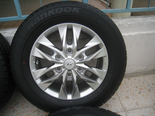 ขายล้อแม็ก Hyundai H1 ป้ายแดง 16"x6.5" et56 6รู139 + ยางปี 1713 ตุ่มและสีที่หน้ายางมีทุกเส้นครับ  สนใจติดต่อเล็กคลองสามครับ (081-3747940