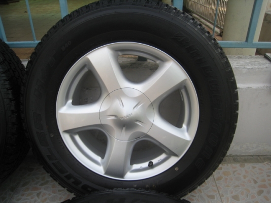 ขายล้อแม็ก All new Isuzu d-max ป้ายแดง 17"x7" et33 6รู139 +ยาง ปี 13 ตุ่มและสีที่หน้ายางยังมีอยู่ครับ  สนใจติดต่อเล็กคลองสามครับ (081-3747940)