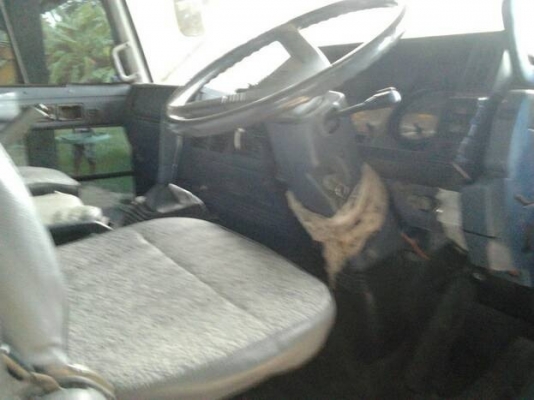 ISUZU ROCKY 195 HP 6HE1 หกล้อดั๊มพ์ กระบะดั๊มพ์เหล็ก 6 ตันความยาว 3.60 เมตรสภาพสวยจัดรอบคัน เครื่องแห้งแรงดีเดิมๆไม่มีเยิ้ม ภายในเก๋งคอนโซลสวยครบพร้อม CD MP3 แอร์เย็น พ.เพาเวอร์ ก.ไฟฟ้า ระบบเบรคทริ๊ปฟี้ครบครัน ช่วงล่างใหญ่คัชซีสวยเดิม ยาง 8.25 ขอบ 16 สภาพ