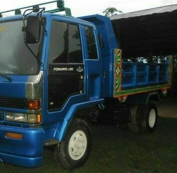 ISUZU ROCKY 195 HP 6HE1 หกล้อดั๊มพ์ กระบะดั๊มพ์เหล็ก 6 ตันความยาว 3.60 เมตรสภาพสวยจัดรอบคัน เครื่องแห้งแรงดีเดิมๆไม่มีเยิ้ม ภายในเก๋งคอนโซลสวยครบพร้อม CD MP3 แอร์เย็น พ.เพาเวอร์ ก.ไฟฟ้า ระบบเบรคทริ๊ปฟี้ครบครัน ช่วงล่างใหญ่คัชซีสวยเดิม ยาง 8.25 ขอบ 16 สภาพ