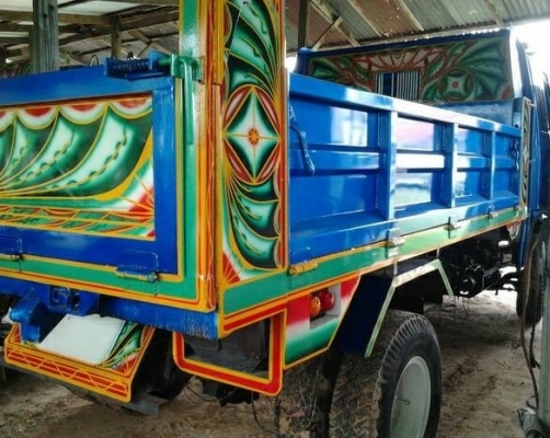 ISUZU ROCKY 195 HP 6HE1 หกล้อดั๊มพ์ กระบะดั๊มพ์เหล็ก 6 ตันความยาว 3.60 เมตรสภาพสวยจัดรอบคัน เครื่องแห้งแรงดีเดิมๆไม่มีเยิ้ม ภายในเก๋งคอนโซลสวยครบพร้อม CD MP3 แอร์เย็น พ.เพาเวอร์ ก.ไฟฟ้า ระบบเบรคทริ๊ปฟี้ครบครัน ช่วงล่างใหญ่คัชซีสวยเดิม ยาง 8.25 ขอบ 16 สภาพ