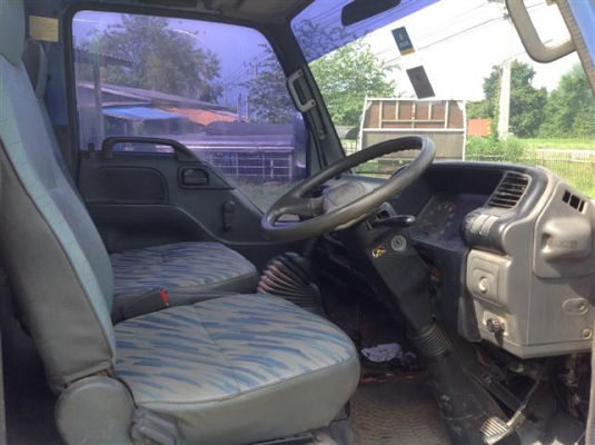 ขายด่วน !! 6ล้อดั้ม Isuzu 130แรง รถห้างแท้ ปี 46