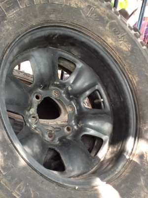 ขายล้อวีโก้พร้อมยางตะขาบ 4เส้น ราคา 26,000บาท