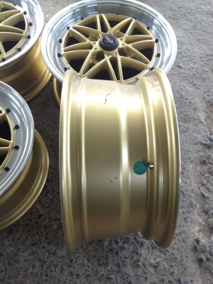 ขายล้อใหม่มือหนึ่ง Equip 03 ขอบ 15x7 ET35 4/100 สีทองขอบเงา เพียง 9500 บาท