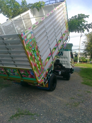 HinoKm 777 สีเขียวเข็มๆ หล่อๆไปเรย HinoKm 777 สีเขียวเข็มๆ หล่อๆไปเรย