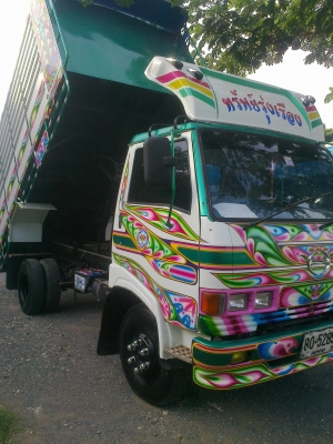 HinoKm 777 สีเขียวเข็มๆ หล่อๆไปเรย HinoKm 777 สีเขียวเข็มๆ หล่อๆไปเรย