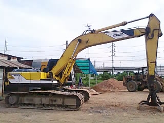 ขายรถแบคโฮ KOBELCO SK-220-T พร้อมมือขยุ้ม ปุ้งกี้พร้อม ไฟฟ้าครบ เอกสารอืมวอย รถสวยสนใจโทร