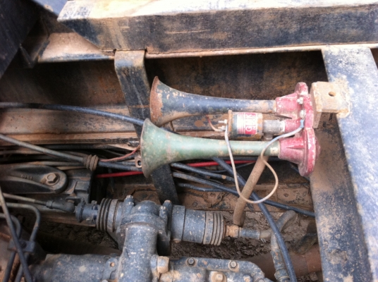 ขายรถ 10 ล้อ 2 เพลา ราคา.1350000 กระบะเหล็กดั้ม HINO FM3M เครื่องเดิม เกียร์เดิม กระจกไฟฟ้า รถสวย สนใจโทร