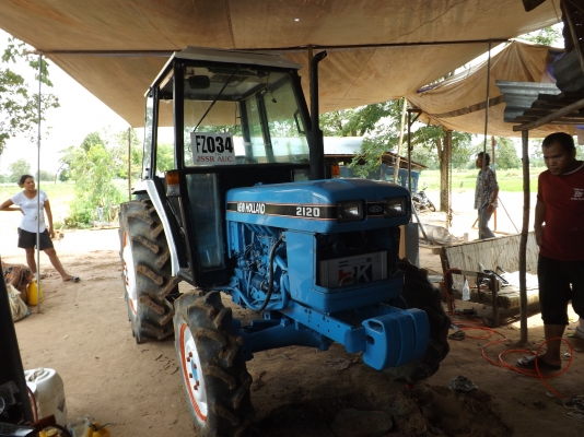 ขาย ford newholland 2120 ,43hp,4wd,1145 ชม.