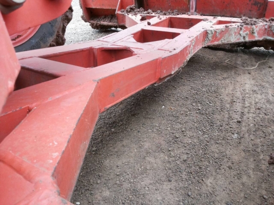 KUBOTA M9540 - 2 เพลา รถใช้งาน 4,950 ชม. อุปกรณ์ครบพร้อม มีใบมีดดันหน้า ผานพรวนดิน 7 เครื่องแห้งแรงดีทั้งคันไม่มีเยิ้ม ระบบไฮดรอลิกส์ระบบของเหลวไม่มีแตกซึ่ม ช่วงล่างแน่น ยางสภาพดี 4 เส้นหน้าหลังประมาณ 80\% พร้อมทำงานได้เลย เอกสารทะเบียนครบพร้อม ราคาต่อรองเ