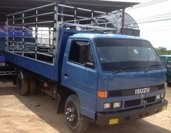 ISUZU NPR 115 HP 4BD1 ปี 38 สั่งลุยแท้ กระบะคอกเหล็กความยาว 4.30 เมตร เครื่องแห้งแรงดีเดิมๆไม่มีเยิ้ม หัวเก๋งสภาพสวยเดิม ภายในเก๋งคอนโซลสวยครบพร้อม ช่วงล่างคัชซีสวยมากไม่มีดาม ยาง 7.50 ขอบ 16 สภาพดี 70\% พร้อมบรรทุกพร้อมใช้งาน เอกสารทะเบียนครบพร้อมโอน ราคา
