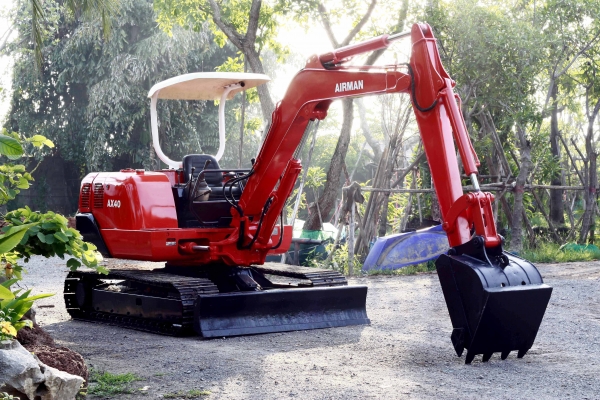 ขายรถแม็คโค AIRMAN AX40 (เหมือนฮิตาชิ EX40 หมด) นำเข้าจากญี่ปุ่น รถพร้อมใช้งาน ติดต่อ 086-775-7900