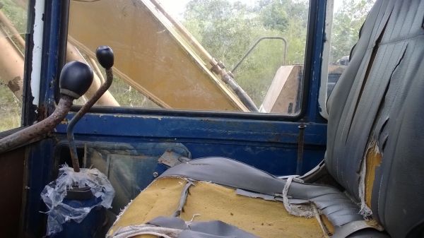 รถขุด100-3 ปั้มต้องเช็คหน่อย ฝาครอบเครื่องมี เครื่องดีแน่น 4สุบมิตรซูฯเทอร์โบ....