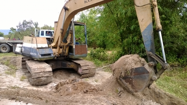 รถขุด100-3 ปั้มต้องเช็คหน่อย ฝาครอบเครื่องมี เครื่องดีแน่น 4สุบมิตรซูฯเทอร์โบ....