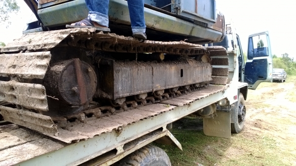 รถขุด100-3 ปั้มต้องเช็คหน่อย ฝาครอบเครื่องมี เครื่องดีแน่น 4สุบมิตรซูฯเทอร์โบ....