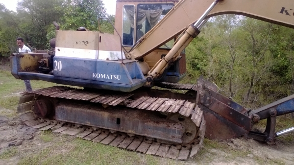 รถขุด100-3 ปั้มต้องเช็คหน่อย ฝาครอบเครื่องมี เครื่องดีแน่น 4สุบมิตรซูฯเทอร์โบ....