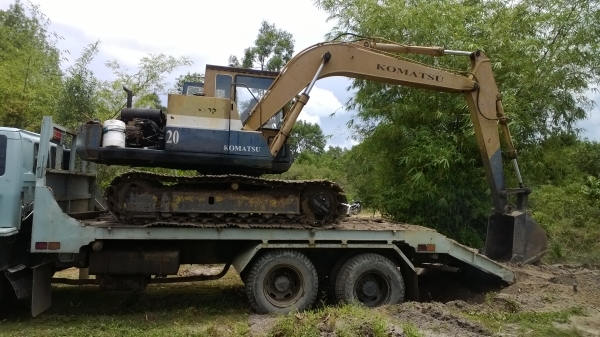 รถขุด100-3 ปั้มต้องเช็คหน่อย ฝาครอบเครื่องมี เครื่องดีแน่น 4สุบมิตรซูฯเทอร์โบ....