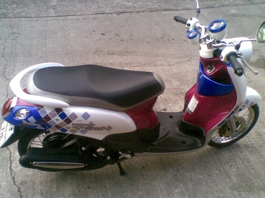 Yamaha Fino Fashion ขาว น้ำเงิน ชมพู