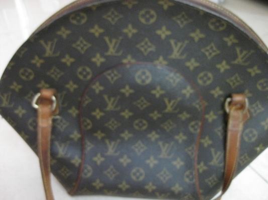 กระเป๋าสะพายlouis vuitton ของแท้