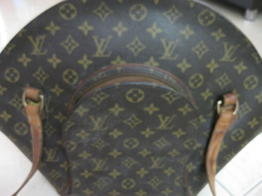 กระเป๋าสะพายlouis vuitton ของแท้
