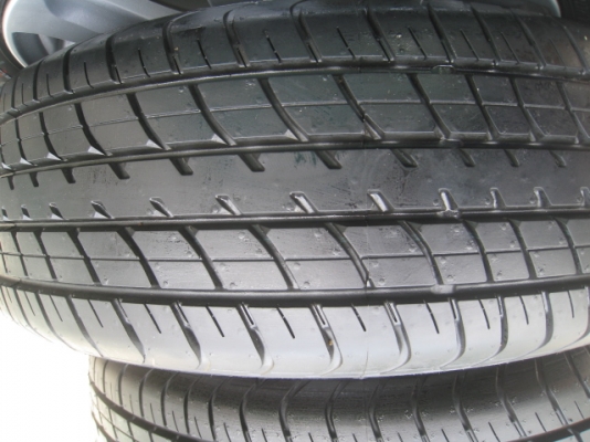 ขายล้อแม็ก Toyota vios ป้ายแดง 15"x5.5" et45 4รู100 + ยางปี13  สนใจติดต่อเล็กคลองสามครับ (081-3747940)