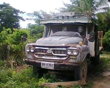 6ล้อหัวยาวบรรทุกแบคโฮ เครื่อง6BD1 ช่วงล่างเดิม