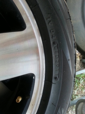 แม็กอิตาลี  4รู100  พร้อมยาง 185 55 15  ปี 11   1 ชุด