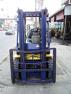 ขายรถยกโคมัสสึ 2 ตัน รุ่น12 เครื่องเบนซิน เกียร์ออโต้ กระบอกคู่  เสาสูง 3 เมตร ยางตันใหม่ 4 ล้อ พวงมาลัยเพาเว่อร์  สีเดิมจากนอก นำเข้าจากญี่ปุ่น ใช้งานได้ทันที