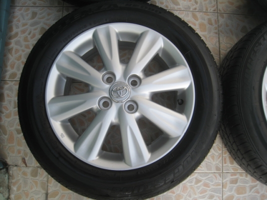 ขายล้อแม็ก Toyota yaris 15"x5.5" et45 4รู100 + ยางปี 1913 ครับ  สนใจติดต่อ เล็กคลองสามครับ (081-3747940)