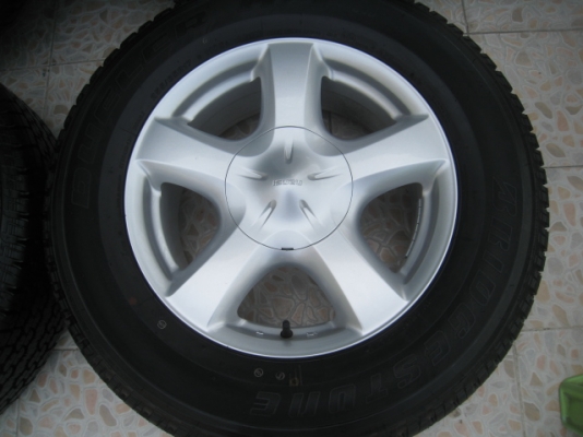 ขายล้อแม็ก All new Isuzu d-max ป้ายแดง 17"x7" et33 6รู139 +ยาง ปี 13 ตุ่มและสีที่หน้ายางยังมีอยู่ครับ  สนใจติดต่อเล็กคลองสามครับ (081-3747940)